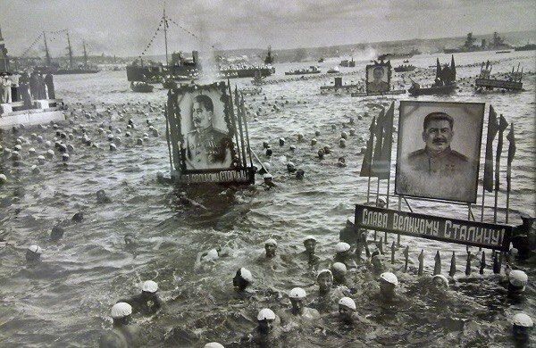 Массовый заплыв в честь Дня военно-морского флота. Севастополь, 24 июня 1949 года