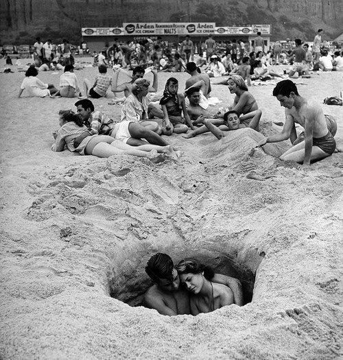 Влюбленные на пляже Калифорнии. Ральф Крэйн (Ralph Crane) для журнала LIFE. 1960-е.