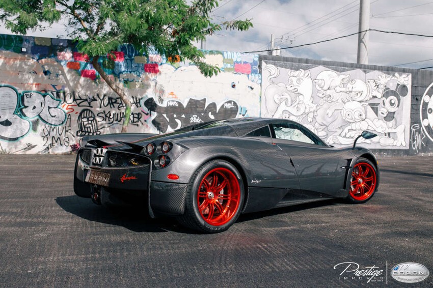 Pagani сделал особую Huayra для дилера в США