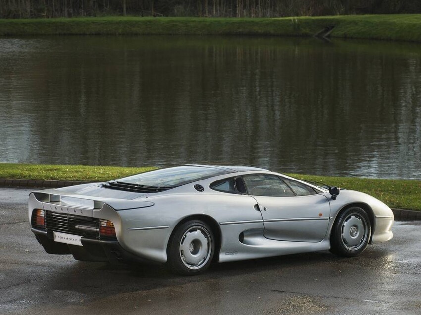 Продается "праворульный" Jaguar XJ220