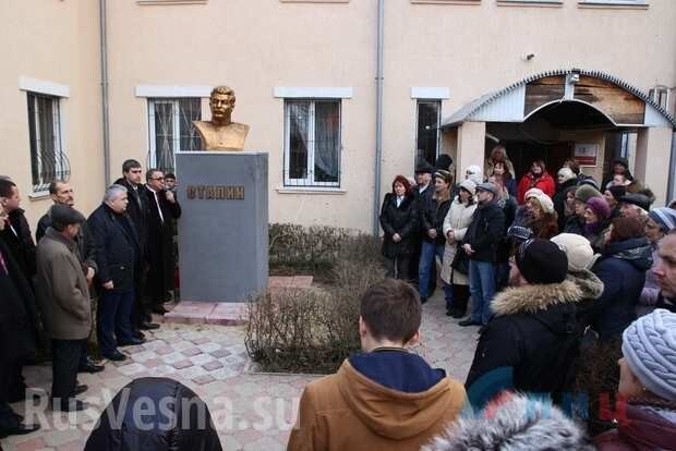 В Луганске открыли памятник Сталину