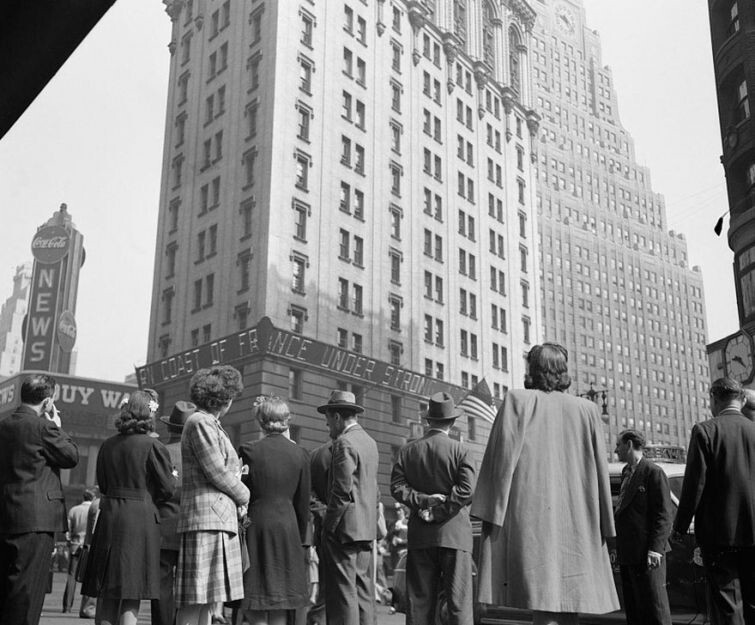  Нью-Йорк, Таймс-Сквер, в день высадки союзных войск в Нормандии