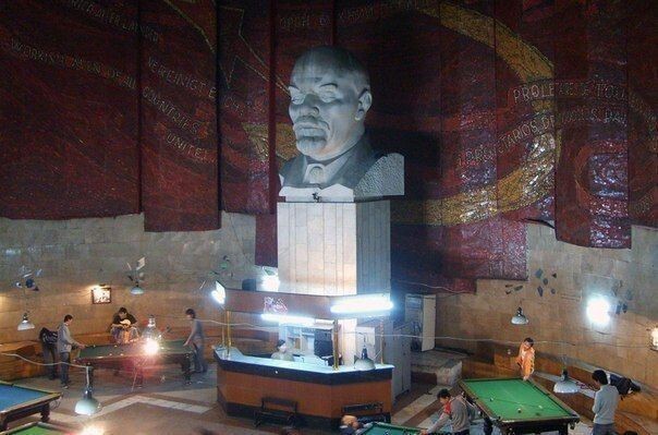 В Улан–Баторе (Монголия) открылась бильярдная в здании бывшего музея Ленина