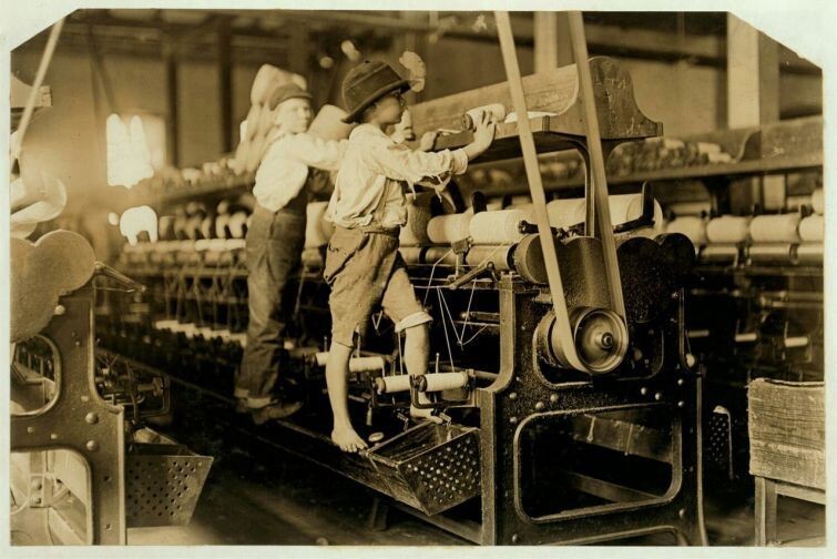 Дети работающие на заводе во время промышленной революции, Мейкон, Джорджия, 1909 год