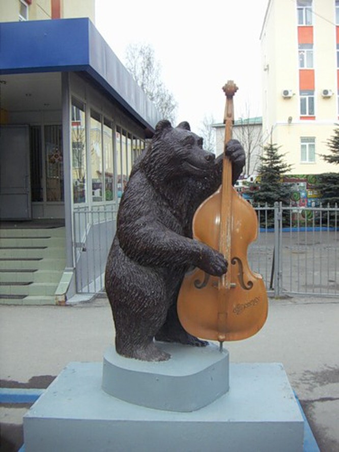 Интересные памятники и скульптуры медведей