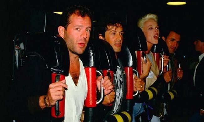 Брюс Уиллис, Сильвестр Сталлоне и Бриджитт Нильсен на американских горках, 1987 г