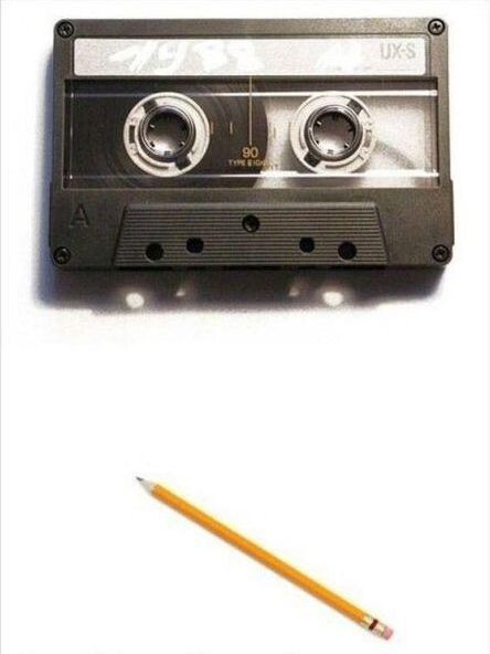 Аудиокассета и карандаш к ней