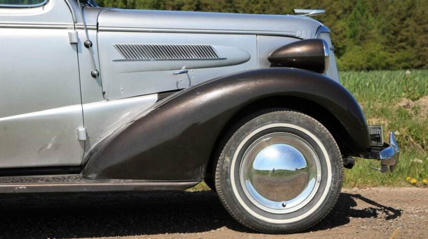 Отреставрированный Chevrolet Sport Coupe 1937 года