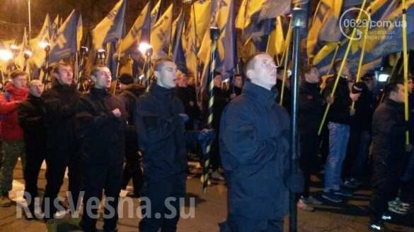 В Мариуполе прошёл факельный марш нацистов
