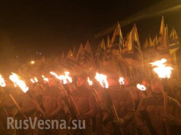В Мариуполе прошёл факельный марш нацистов