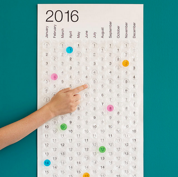 Календарь с лопающимися числами-пузырьками