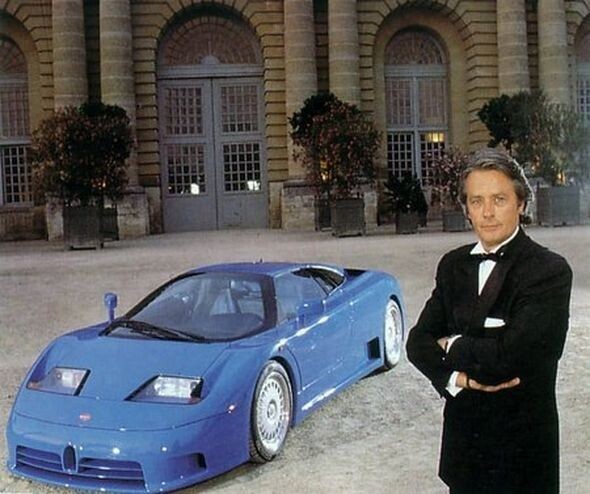 Делон на пышной презентации Bugatti EB110 в Версале в 1991-м году