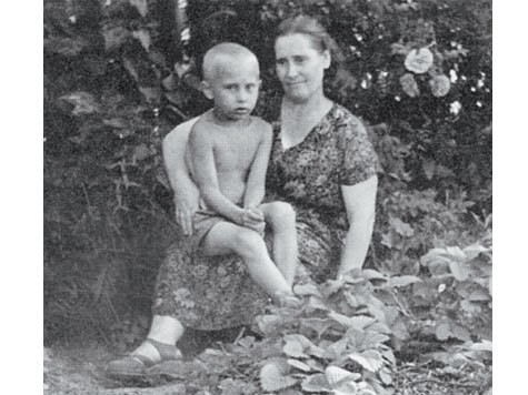 Мать президента России Владимира Путина - Мария Ивановна Шеломова (1911-1998).