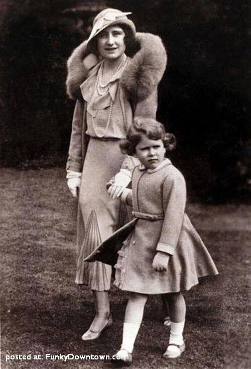 Мать королевы Великобритании Елизаветы II - леди Елизавета Боуз-Лайон (1900-2002).