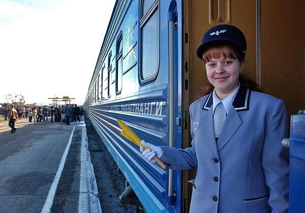 Она нальет тебе чаю в стакан