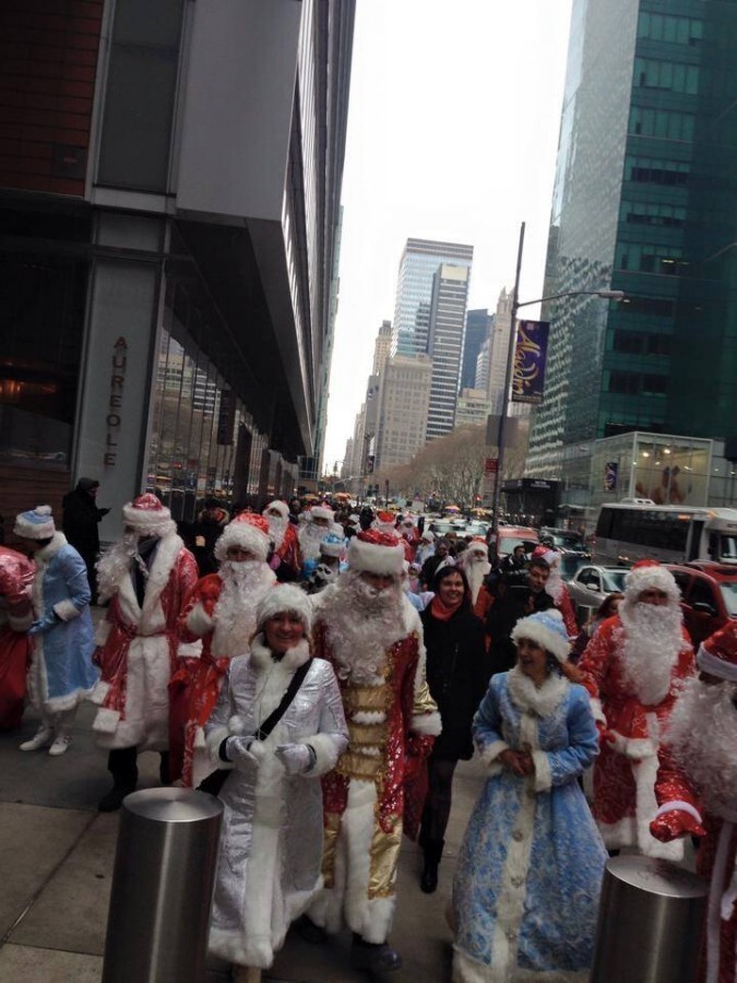 Нашествие Дедов Морозов на Нью-Йорк