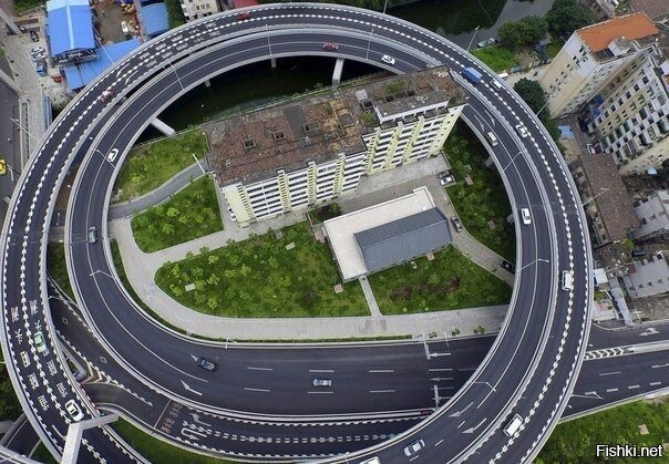 Вот такую развязку пришлось построить в китайском городе Гуанчжоу, так как не...