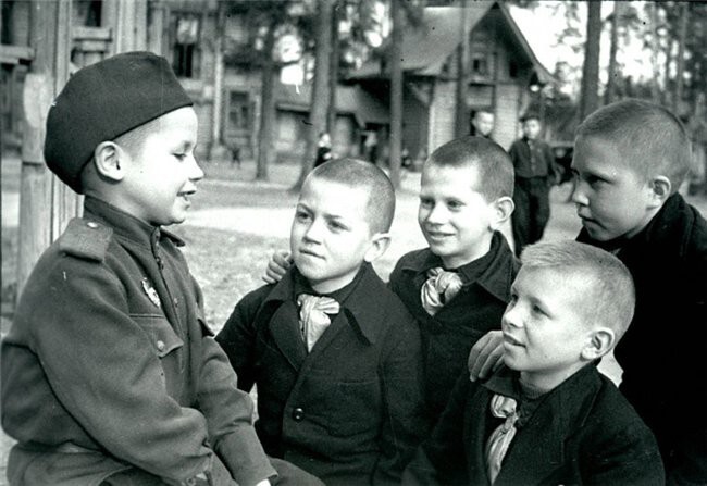 Десять фотосюжетов великой войны (дети войны).