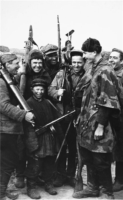 Десять фотосюжетов великой войны (дети войны).