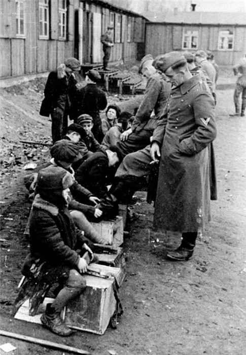 Десять фотосюжетов великой войны (дети войны).