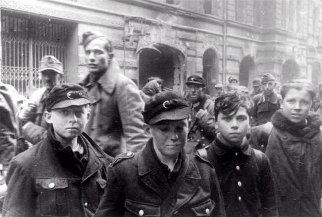 Десять фотосюжетов великой войны (дети войны).