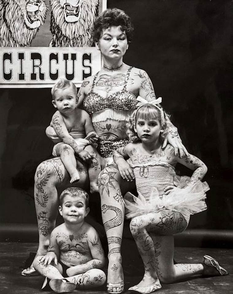 Было время когда женщин с татуировками можно было увидеть исключительно в цирках.