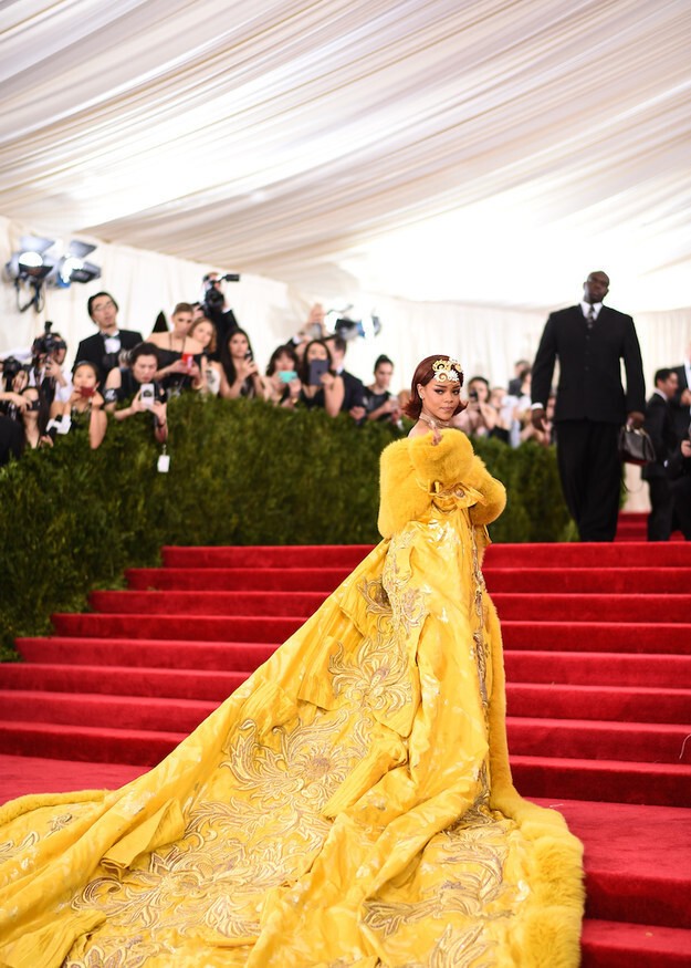 43. И, конечно, Рианна на MET Gala!