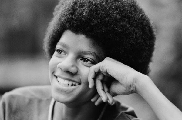 Майклу Джексону на этой фотографии 14 лет 