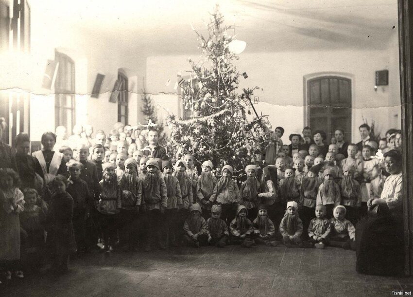 Рождественская елка в новом здании Ольгинского детского приюта Трудолюбия Син...