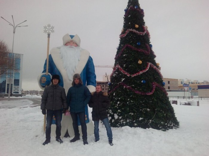 Житель Караганды продал автомобиль, чтобы изготовить фигуру Деда Мороза для города 