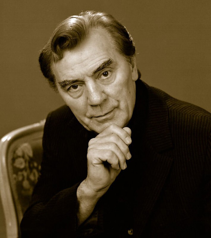 ВИКТОР КОРШУНОВ (24 ноября 1929 — 17 апреля 2015) Актер театра и кино, театральный режиссер, педагог, профессор. Народный артист СССР.