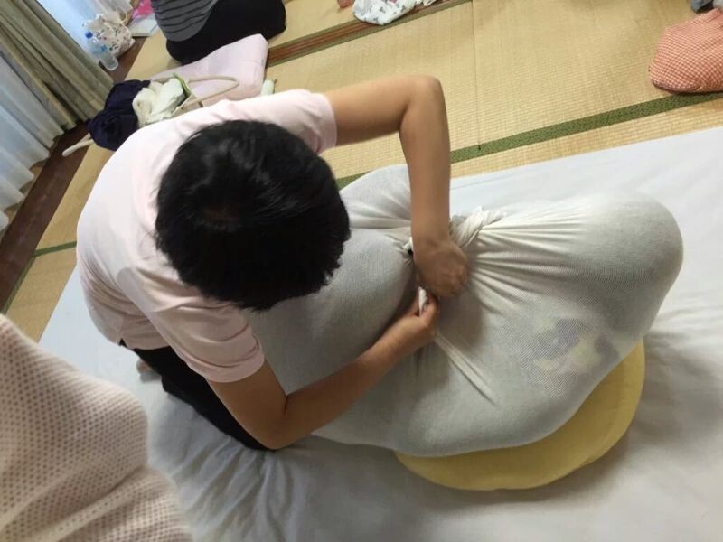 У японцев особенный подход к пеленанию детей
