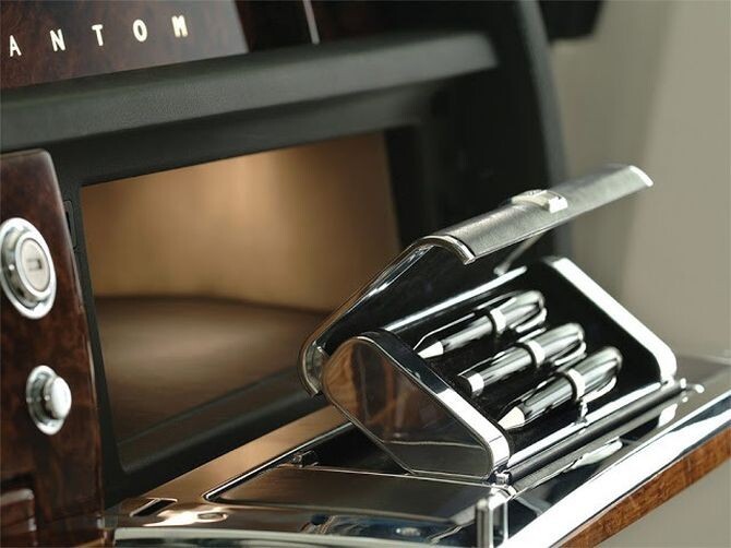 Rolls-Royce Phantom — набор ручек для бардачка — $ 4 800