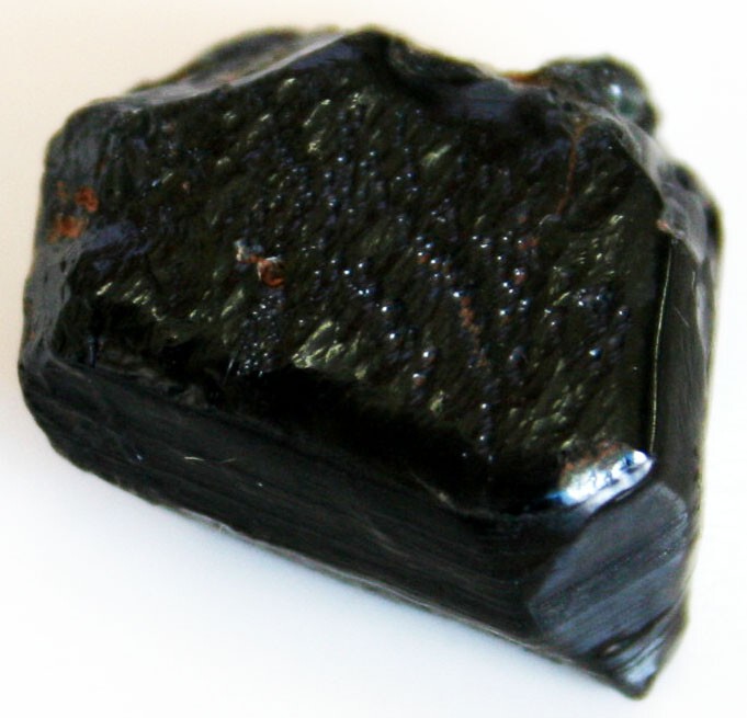 2. Серендибит (Serendibite)