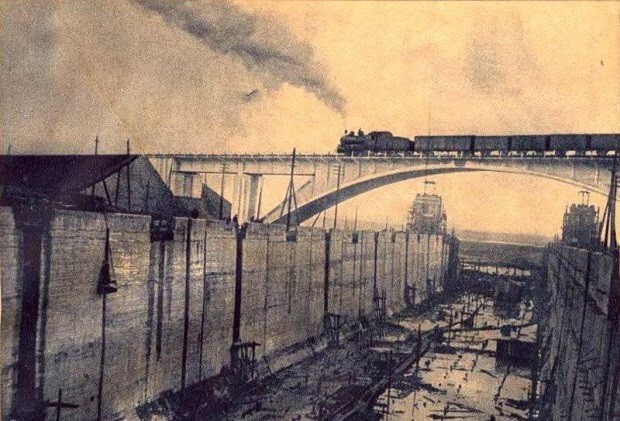 4.	Вот так выглядел шлюз №8 в 1936 году, незадолго до окончания строительства и начала эксплуатации всего канала Москва — Волга. 