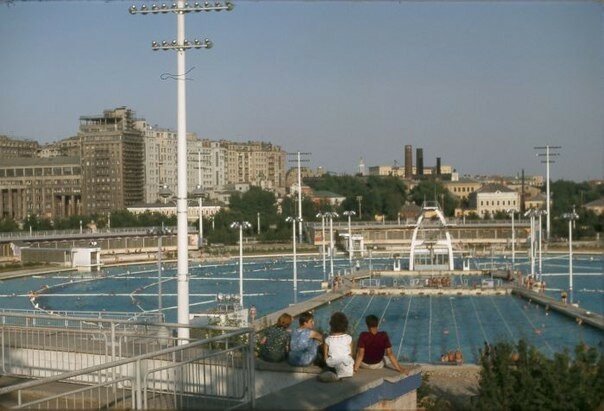Бассейн “Москва”, 1970-е.