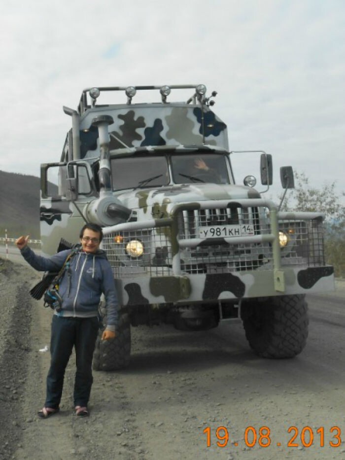 Россия, Сибирь (недалеко от пос. Усть-Нера). Меня подвез армейский грузовик