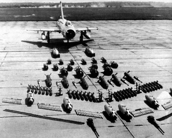 Легендарные самолёты: истребитель-бомбардировщик Су-7Б в боях
