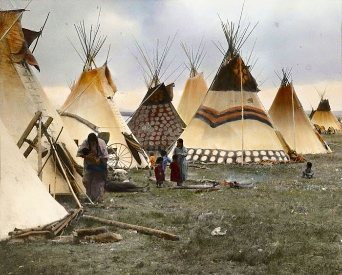 "Раскрашенные типи вождей". Племя черноногих, Монтана, начало 1900-х. Вальтер МакКлинток
