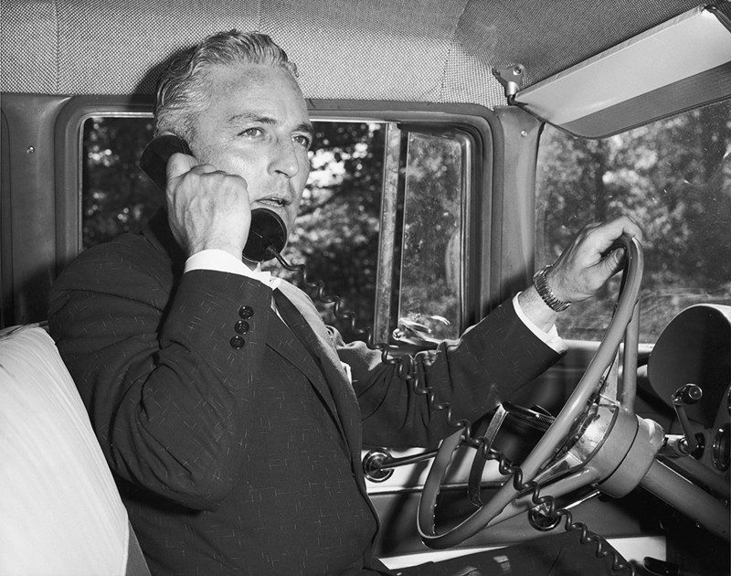 Самые первые телефоны в автомобилях