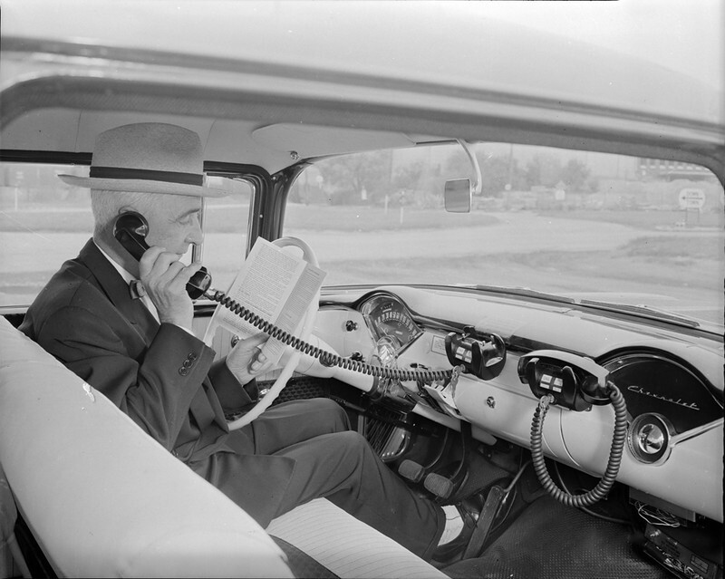 Самые первые телефоны в автомобилях