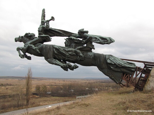 Памятник бойцам Первой конной армии 
