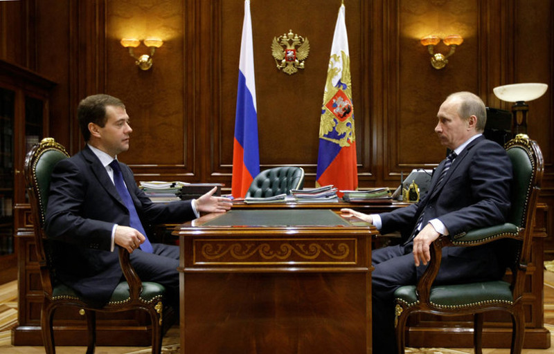 Медведев перед отчетом в Думе рассказал Путину о сложностях в экономике