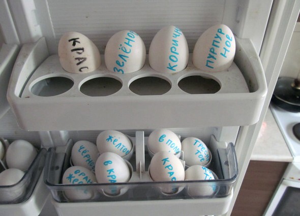 Решили покрасить яйца самостоятельно? Вот вам несколько идей
