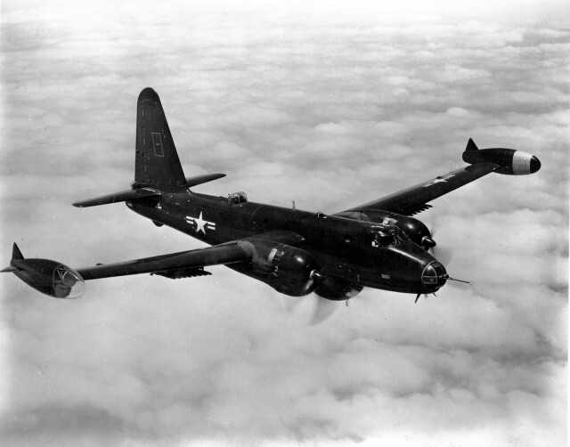 На снимке Lockheed P-2 Neptune — американский базовый патрульный самолёт.