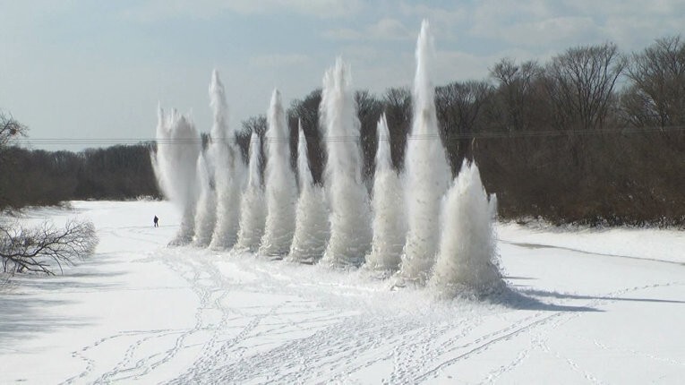 Взрывы ледяных заторов на реках