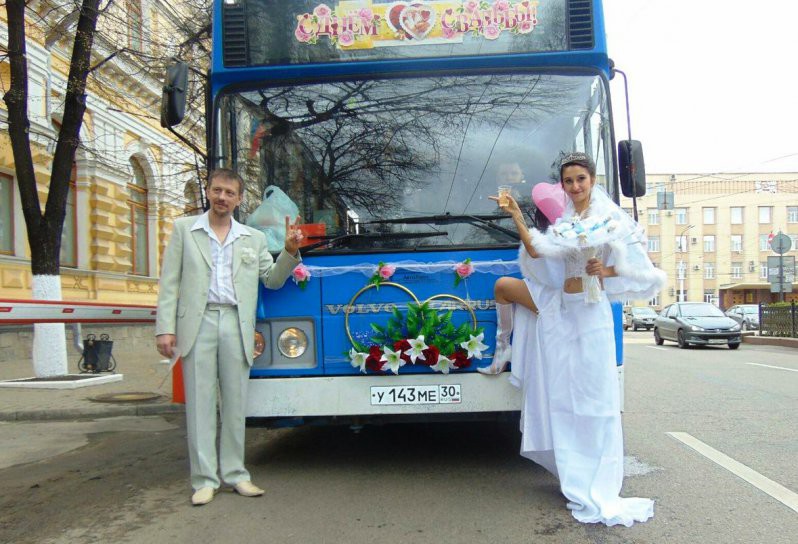 В Воронеже пара сыграла свадьбу в автобусе