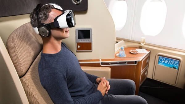 4. Первая авиакомпания, предложившая своим пассажирам наушники виртуальной реальности