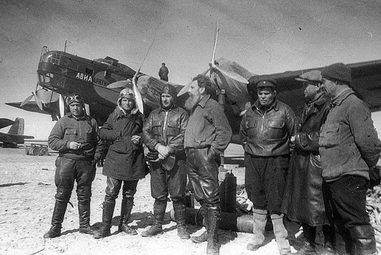 20 апреля 1934 года— Награждение первых героев Советского Союза