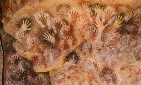 6. Отпечатки рук в древней пещере Египта оказались не человеческими.